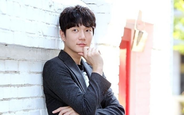 Một nam diễn viên kiêm người mẫu nổi tiếng đột ngột qua đời ở tuổi 40