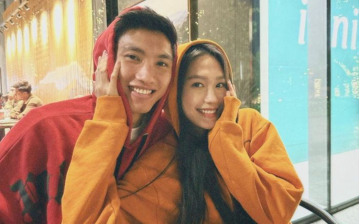 Bạn gái xinh đẹp khen Đoàn Văn Hậu làm tốt lắm