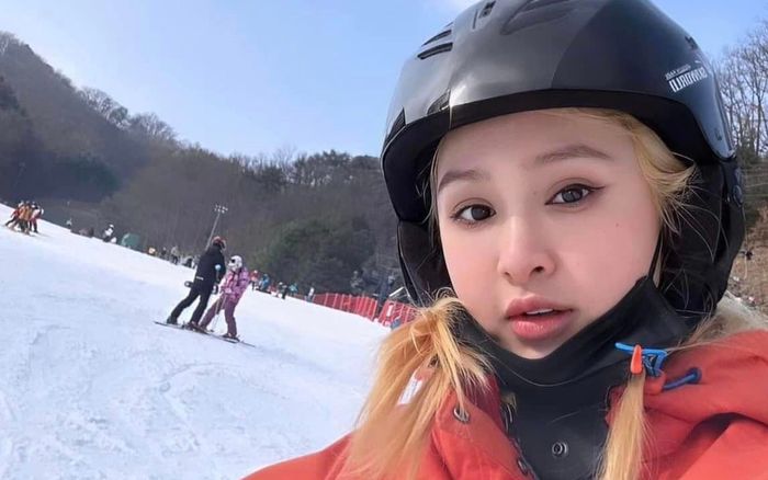 Khoe ảnh trượt tuyết, Hiền Hồ bị netizen mỉa mai: 'Đổi môn rồi hả?'