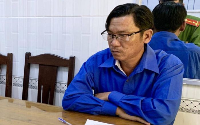 Tin rằng vận xui sắp kéo đến, nhiều người dân dâng tiền cho thầy bói 'dỏm'