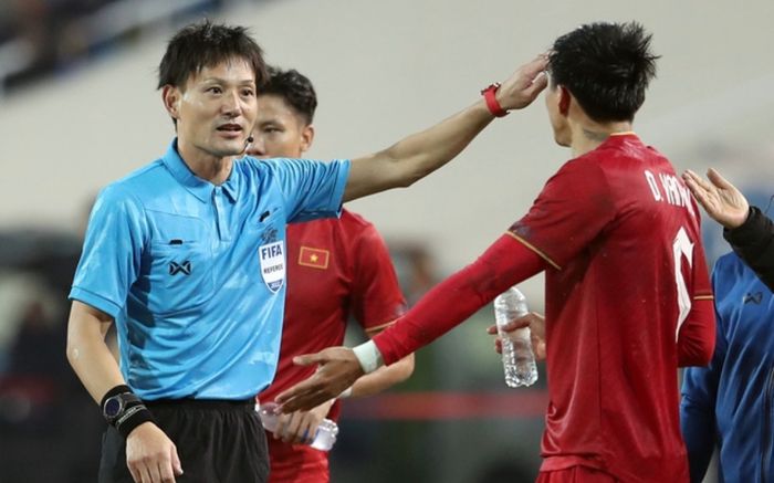 HLV Park Hang Seo nói Văn Hậu không xấu, nếu va chạm cho phép thì cứ chơi