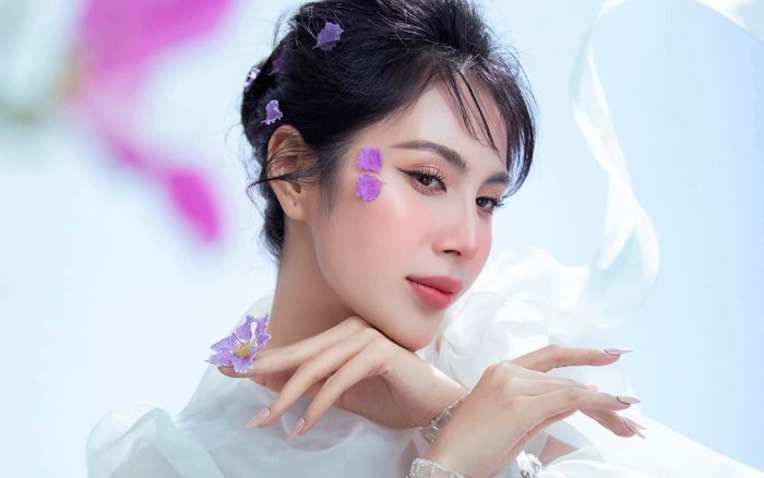 Thủy Tiên tái xuất thảm đỏ sau ồn ào từ thiện, hy vọng Công Vinh không 'đuổi ra khỏi nhà'