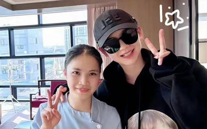 Một nữ diễn viên nổi tiếng tiết lộ phải ngồi xe lăn sau khi sinh con, lý do khiến nhiều người bất ngờ