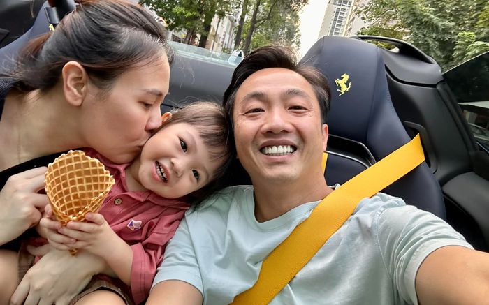 Khoe ảnh bên bà xã Đàm Thu Trang, Cường Đô La được khen ngợi khi có hành động 'nịnh' vợ cực khéo