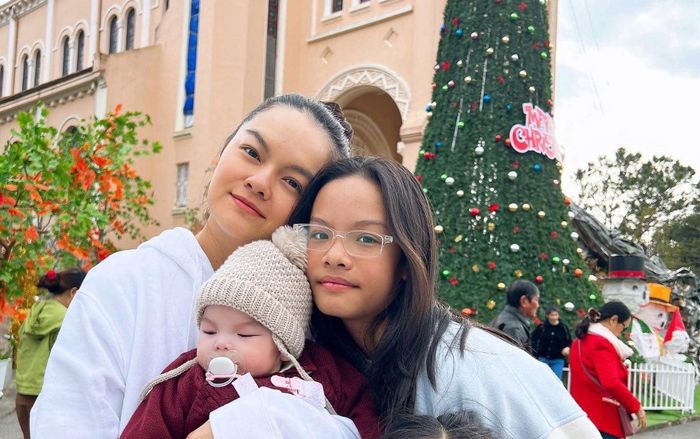 Bị chê không khéo léo, Phạm Quỳnh Anh 'cầu xin' netizen 'bớt cằn nhằn trên mạng'