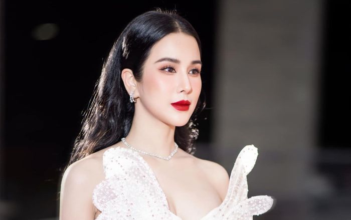 Phản ứng bất ngờ của Diệp Lâm Anh khi được hỏi về việc 'đụng độ' Quỳnh Thư trên thảm đỏ sự kiện