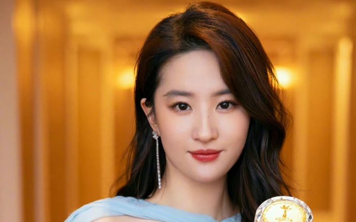 Lưu Diệc Phi có nhan sắc đúng chuẩn 'tình đầu quốc dân', xem bức hình từ 12 năm trước là rõ
