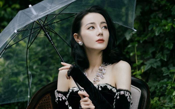 Sở hữu khối tài sản khủng nhưng Địch Lệ Nhiệt Ba nhất quyết không mua nhà, lý do khiến fans xót xa