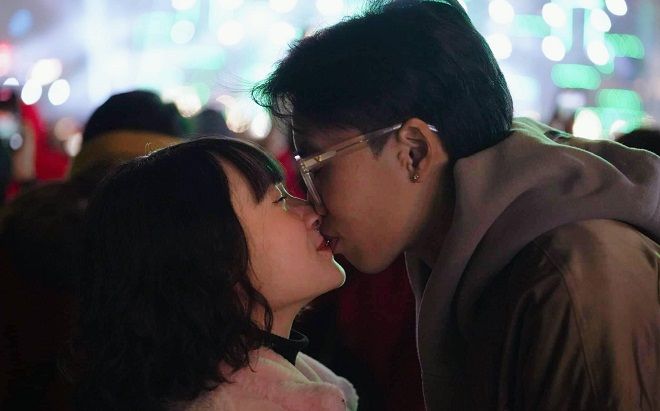 Người dân Thủ đô vỡ òa trong khoảnh khắc chuyển giao năm mới với âm thanh, ánh sáng hoành tráng