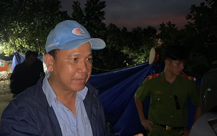 Nóng: Lực lượng cứu hộ chỉ còn cách đáy cọc bê tông 5m, sẽ nỗ lực đưa cọc lên trong đêm nay