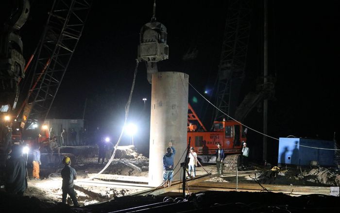 Vụ bé trai rơi xuống trụ bê tông sâu 35m: Vì sao không thả thiết bị camera chuyên dụng xuống thăm dò?