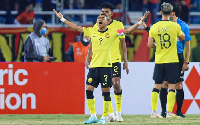 Malaysia gửi đơn khiếu nại nhưng nhận trái đắng: Hậu vệ đạp Văn Hậu bị phạt cực nặng