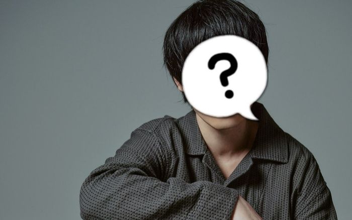 Nam diễn viên nổi tiếng đột ngột qua đời vì ngã cầu thang giữa đêm