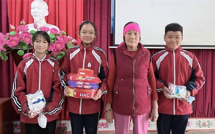 3 học sinh dũng cảm lao xuống mương nước giữa thời tiết rét mướt cứu sống cụ bà