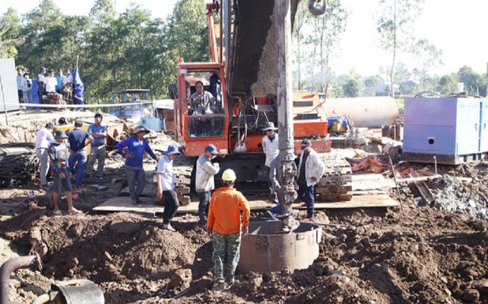 Phó Chủ tịch tỉnh Đồng Tháp thông tin gì về vị trí của bé trai 10 tuổi rơi vào trụ bê tông?