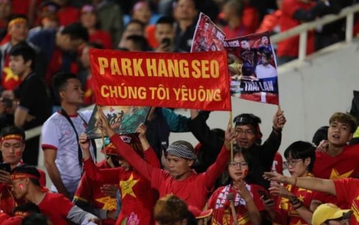 Đừng để ông Park buồn, hãy cổ vũ hết mình cho tuyển Việt Nam!