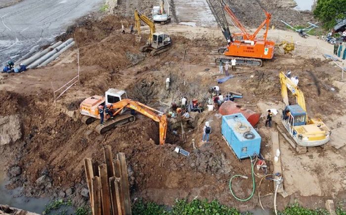 Bé trai 10 tuổi rơi xuống trụ bê tông sâu 35 mét đã tử vong