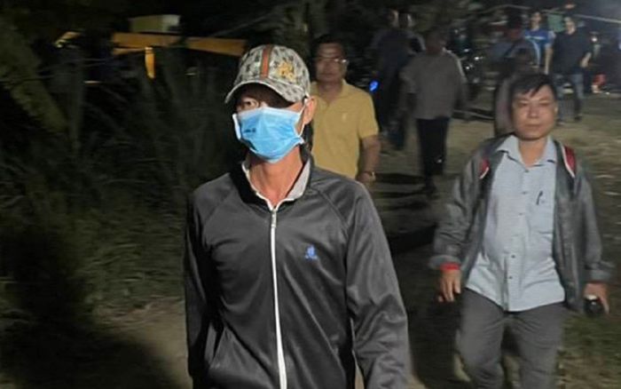 Vụ bé trai 10 tuổi rơi ống trụ bê tông tử vong: Người cha lặng lẽ rời đi sau 20 phút đến hiện trường