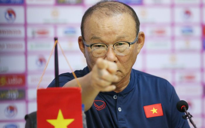 HLV Park Hang Seo có cuộc họp kỳ lạ trước trận bán kết Indonesia - Việt Nam