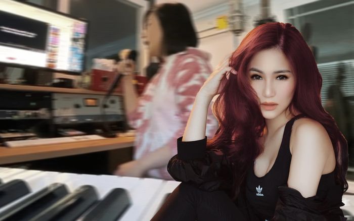 Hương Tràm bất ngờ xuất hiện tại phòng làm nhạc, sẽ tái xuất với 1 ca khúc tiếng Anh?