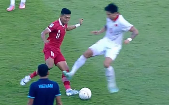 CĐV Indonesia: Văn Hậu đá xấu còn giả vờ đau