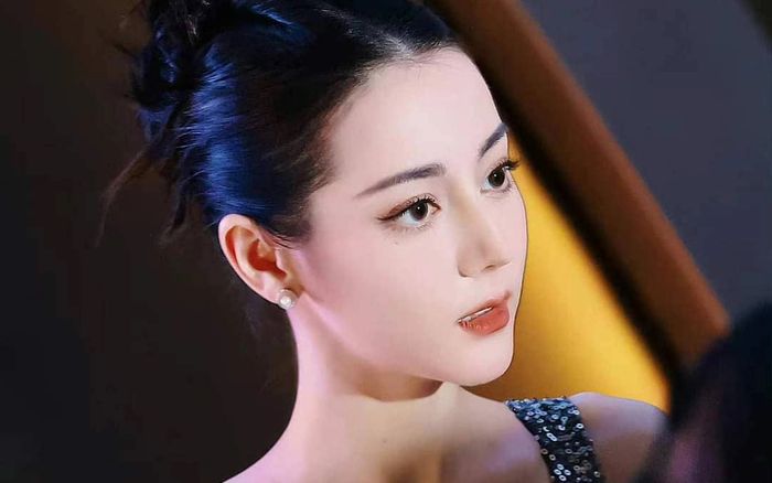 Chia sẻ lí do nghỉ đóng phim suốt 7 tháng, Địch Lệ Nhiệt Ba được fan tấm tắc khen ngợi