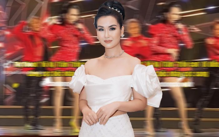 Trốn con chạy show, Võ Hạ Trâm khiến fan ngỡ ngàng trước vóc dáng hậu sinh nở