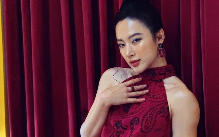 Angela Phương Trinh tiếp tục để lộ bờ vai vạm vỡ, cơ bắp cuồn cuộn như lực sĩ