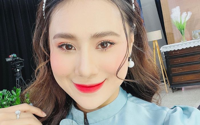 Quý tử nhà Hồ Bích Trâm được tặng vàng đeo kín tay khi vừa mới đầy tháng