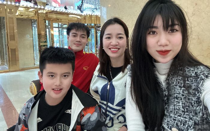 Em gái Văn Toàn nhắn nhủ anh trai, nhan sắc chiếm trọn spotlight