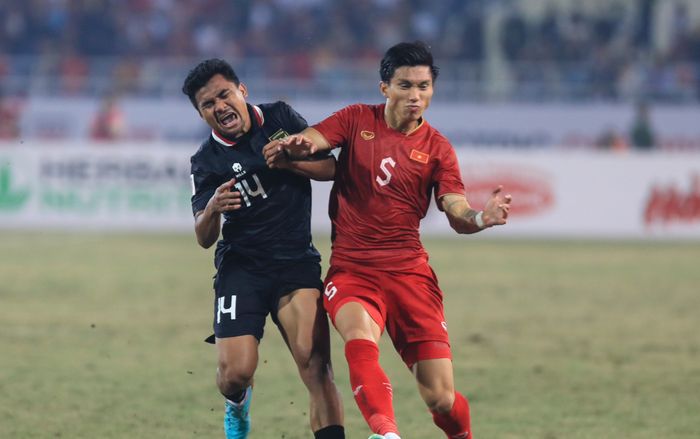Bị Asnawi chơi xấu và nhận thẻ vàng, Văn Hậu cần bình tĩnh trước chiêu trò của Indonesia