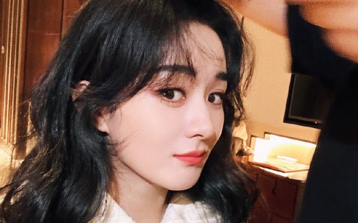 Triệu Lệ Dĩnh đăng hình selfie trẻ trung như gái 18, anti-fan mỉa mai vì khác hẳn trên phim