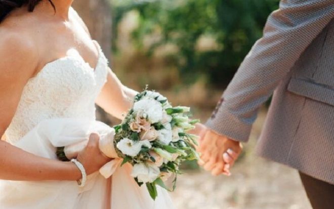 Nhờ CĐM tìm vợ sắp cưới ôm của hồi môn bỏ trốn, chú rể không được thương cảm còn bị mắng chửi thậm tệ