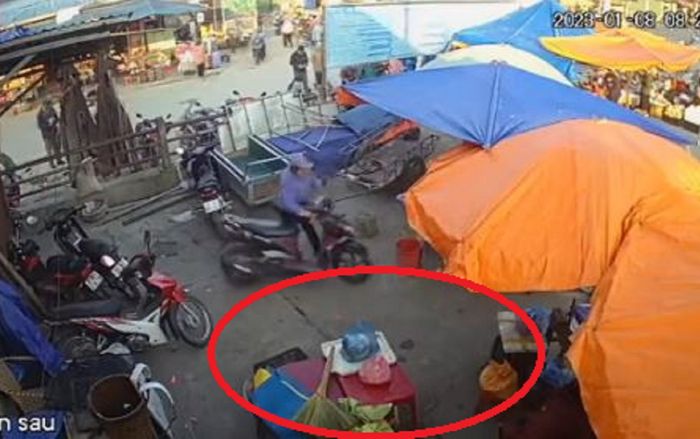 Phần 2 vụ việc 'chị gái khóa cổ rồi vứt xe giữa đường bị người đàn ông 'xử đẹp' khiến dân mạng cười ngất