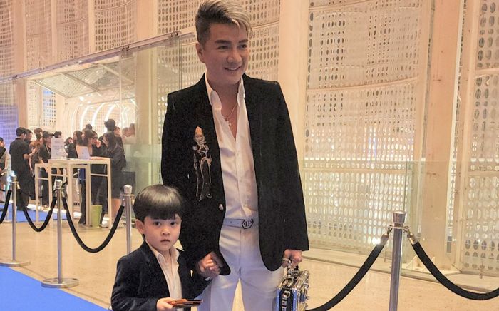 Đàm Vĩnh Hưng và con trai Polo chiếm trọn spotlight tại thảm đỏ 'Ngôi sao của năm'