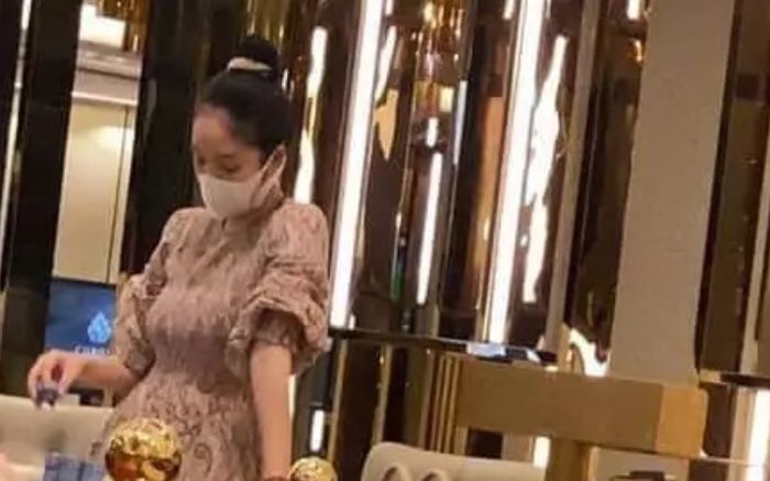 Dương Cẩm Lynh lên tiếng về hình ảnh đánh bài