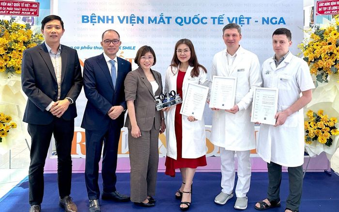 Mắt Việt - Nga nhận giải thưởng Số 1 Đông Nam Á về phẫu thuật khúc xạ Relex Smile