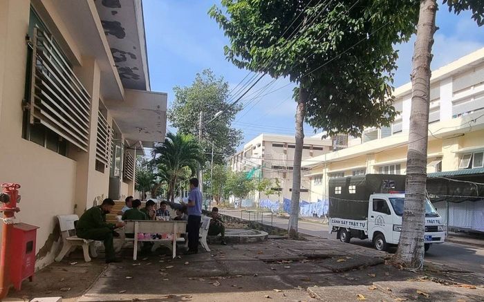 Người đàn ông tắm tại nhà riêng, cửa phòng tắm bất ngờ bị mở toang và diễn biến khôn lường sau đó