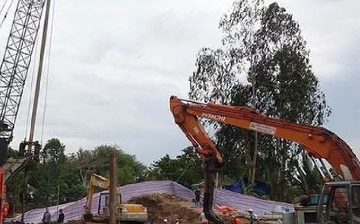 Vụ bé trai rơi xuống trụ bê tông sâu 35 mét: Gặp khó khăn vì đất sét dẻo bám chặt thiết bị đào