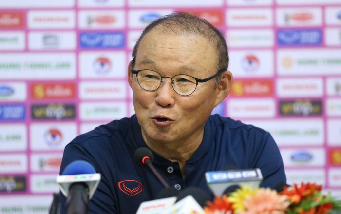 HLV Park Hang Seo và Theerathon cùng tuyên bố ngày mai phải thắng