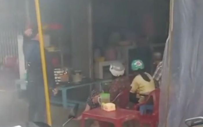 Chàng trai 'khóc thét' khi nhà kinh doanh quần áo nhưng hàng xóm lại bán cơm sườn nghi ngút khói