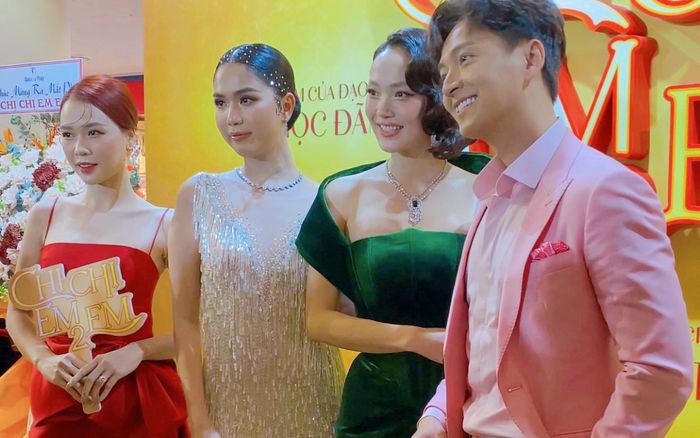 Sao Việt đổ bộ thảm đỏ: Hari Won lẻ bóng, Ngọc Trinh chiếm spotlight với đầm xuyên thấu