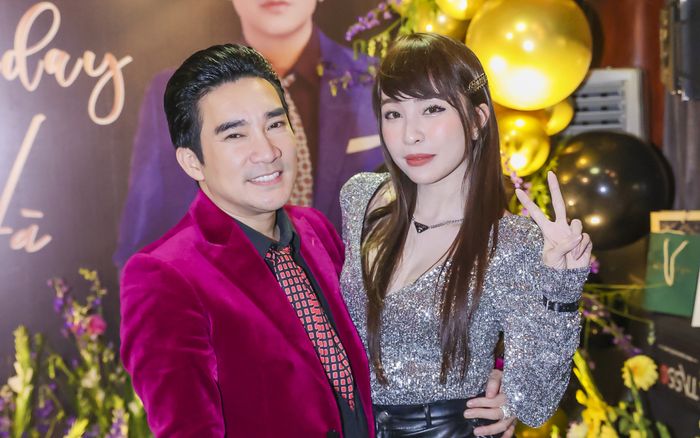 Quỳnh Nga lên đồ đầy gợi cảm, hân hoan mừng sinh nhật Quang Hà