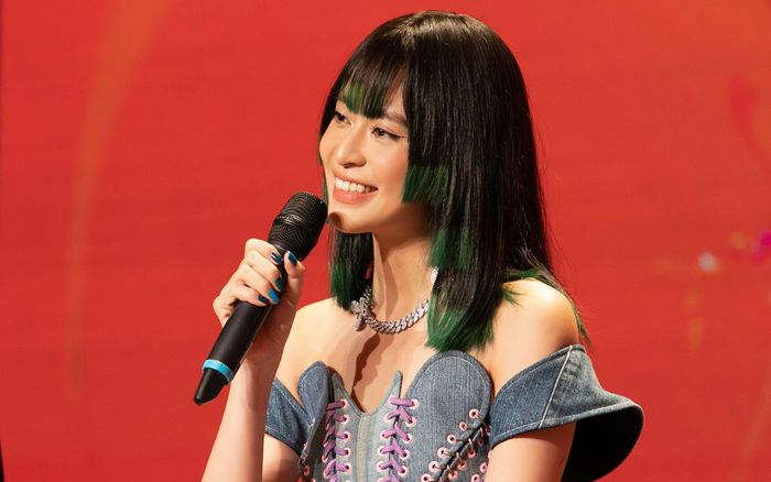 Giữa tin đồn đám hỏi với Đen Vâu, Hoàng Thùy Linh chính thức công bố 'ngày quan trọng'