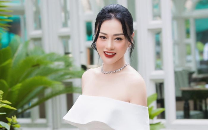 Phương Oanh tự nhận là gái đảm, khéo khoe cơ ngơi hoành tráng