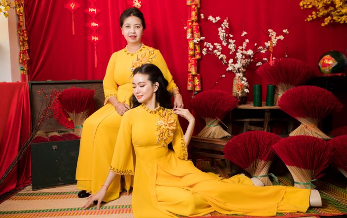 Á Hậu Doanh Nhân Huyền Cò cùng Mẹ trong bộ ảnh xuân Quý Mão