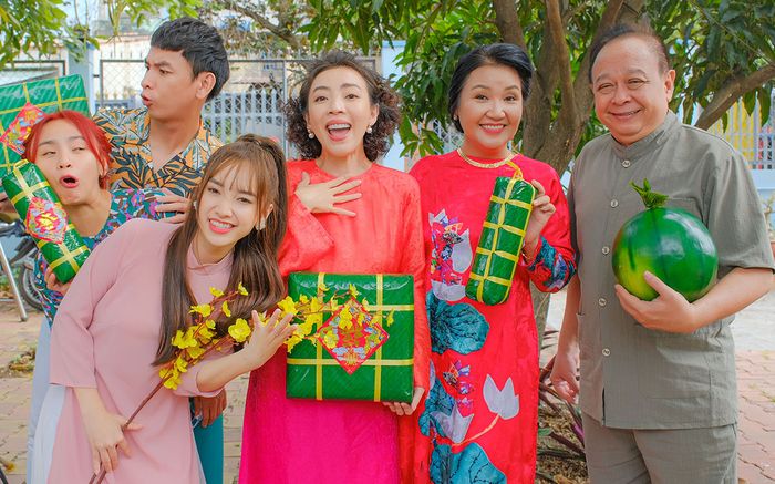 Hết hồn với tóc mì tôm xoăn tít, nhìn đã muốn bỏ chạy của Thu Trang