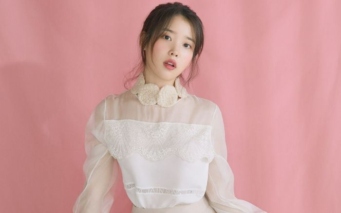 Vừa công khai hẹn hò Lee Jong Suk, IU bất ngờ bị 'đào mộ' quá khứ đầy vết nhơ: 'Nữ hoàng tẩy trắng'?