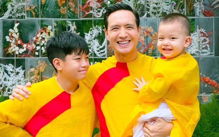 Gia đình Hà Hồ lên đồ đi chúc Tết, khoảnh khắc thân thiết giữa Kim Lý và Subeo chiếm trọn spotlight