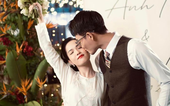 Anh Tú chính thức khoe con đầu lòng ngày đầu năm, loạt sao Việt gửi lời chúc mừng